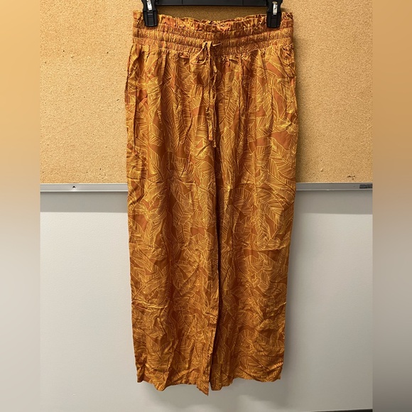 LexBreezy Lola Two piece set. Banana leaf. New with tags. - Picture 10 of 15